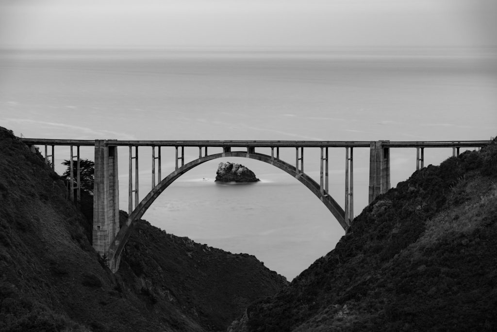 Witelovers Bixby creek bridge on a foggy day