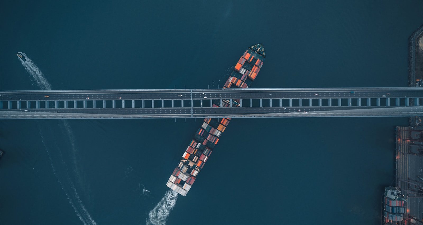 vRealize Infrastructure Navigator high angle photo of red and white building